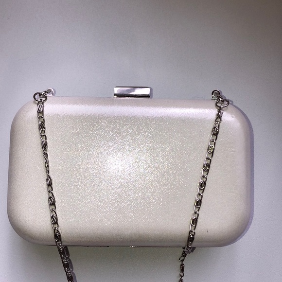 Silver Clutch - Picture 5 of 8